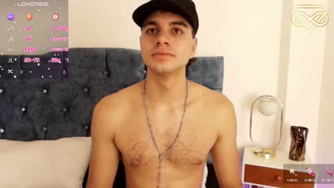 Snapshot of amadeo_wild chatting on December 8, 5:11 pm Amadeo Wild online show from December 8, 5:11 pm