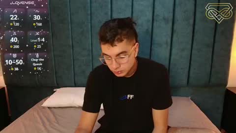 Snapshot of amadeo_wild chatting on December 21, 6:23 pm Amadeo Wild online show from December 21, 6:23 pm