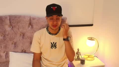 Snapshot of amadeo_wild chatting on January 12, 12:01 pm Amadeo Wild online show from January 12, 12:01 pm