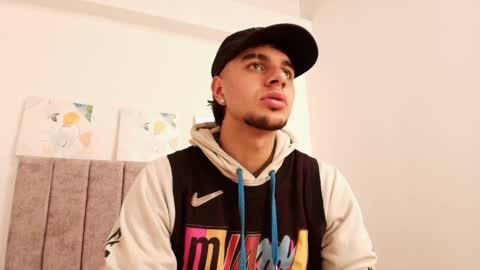 Snapshot of amadeo_wild chatting on January 30, 4:02 pm Amadeo Wild online show from January 30, 4:02 pm