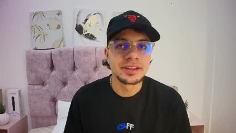 Snapshot of amadeo_wild chatting on February 6, 12:16 pm Amadeo Wild online show from February 6, 12:16 pm