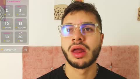 Snapshot of amadeo_wild chatting on November 17, 2:56 pm Amadeo Wild online show from November 17, 2:56 pm