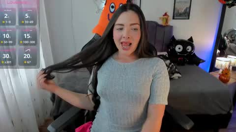 Hi Im AmaiaHelp me reach 100 likes online show from October 23, 7:56 pm