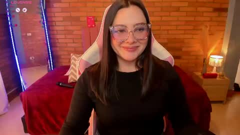 Hi Im AmaiaHelp me reach 100 likes online show from June 15, 3:25 pm