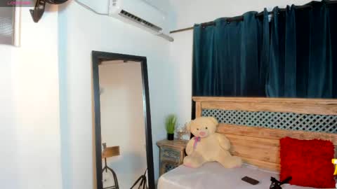 Snapshot of amaia_monroe chatting on June 5, 5:47 am amaia_monroe online show from June 5, 5:47 am