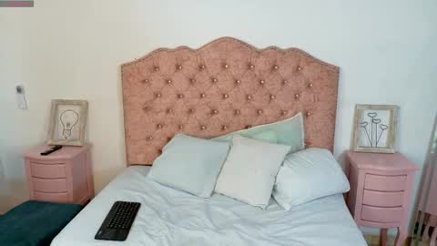 Snapshot of amaia_monroe chatting on June 6, 7:13 am amaia_monroe online show from June 6, 7:13 am