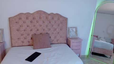 Snapshot of amaia_monroe chatting on June 7, 3:54 am amaia_monroe online show from June 7, 3:54 am