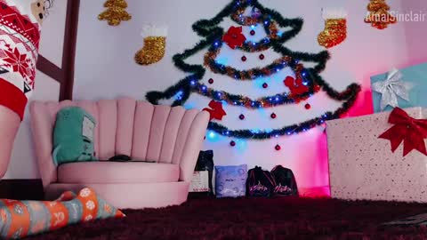 Snapshot of amaisinclair chatting on December 24, 5:05 am Amai  Sinclair  online show from December 24, 5:05 am