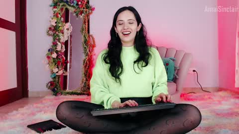 Snapshot of amaisinclair chatting on February 2, 12:13 pm Amai  Sinclair  online show from February 2, 12:13 pm