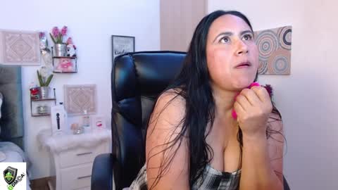 Snapshot of amalia_brunette chatting on January 2, 11:27 pm AMALIA online show from January 2, 11:27 pm