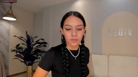 Amalia cruss online show from December 13, 7:53 pm