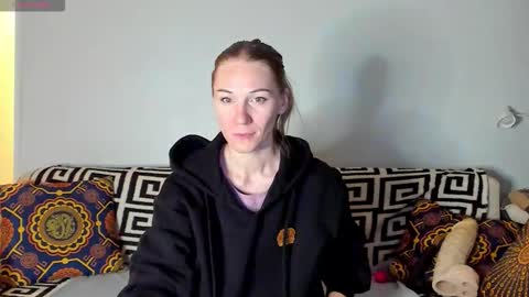 Snapshot of amalia_mio chatting on October 12, 11:48 pm Amalia online show from October 12, 11:48 pm