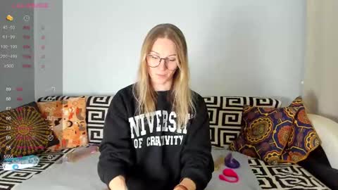 Snapshot of amalia_mio chatting on November 23, 8:03 am Amalia online show from November 23, 8:03 am