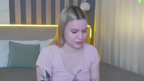 Amalia online show from May 15, 1:18 pm