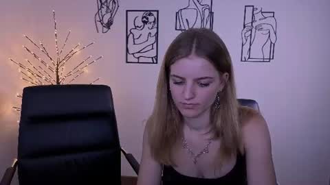 Snapshot of amalialowell chatting on July 10, 9:34 am Amalia online show from July 10, 9:34 am