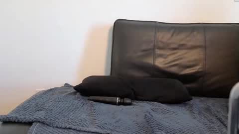 Amalia    online show from September 18, 6:37 am