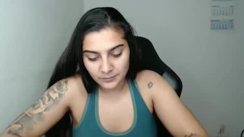 The queen of the biceps  online show from November 25, 5:13 pm