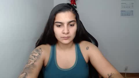 The queen of the biceps  online show from December 15, 5:17 pm