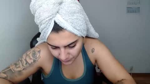 The queen of the biceps  online show from December 18, 2:34 pm