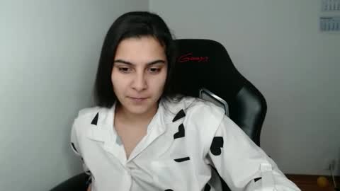 The queen of the biceps  online show from January 17, 5:12 am