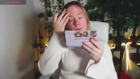 Hi im Amanda online show from December 17, 8:42 am