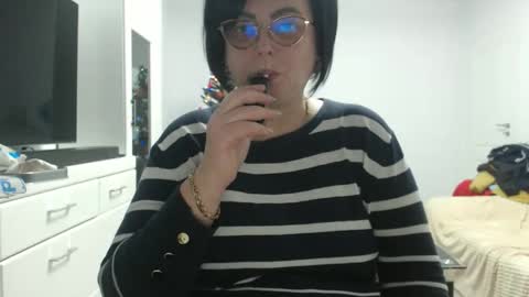 Snapshot of amanda_muller5 chatting on December 16, 7:41 pm Anda .. online show from December 16, 7:41 pm