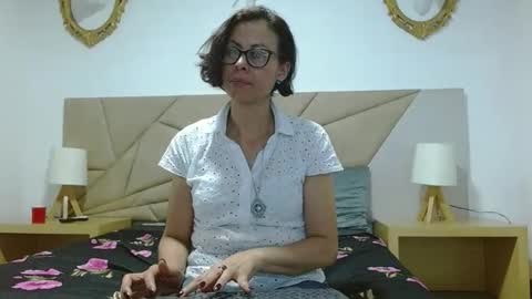 amanda_ramirez online show from December 15, 10:47 pm