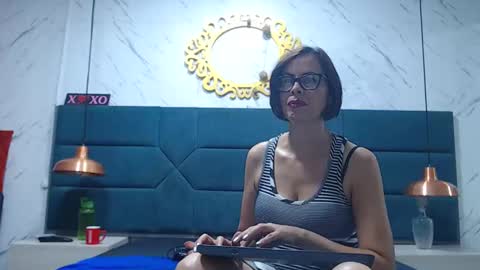 amanda_ramirez online show from December 22, 9:34 pm