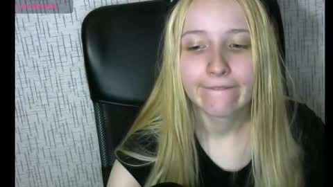 Snapshot of amanda_sherr chatting on December 21, 4:09 am Amanda online show from December 21, 4:09 am