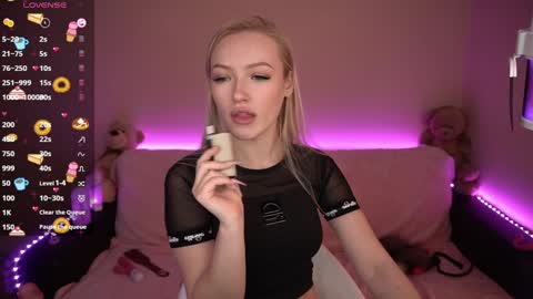 Snapshot of amandaafire chatting on January 16, 1:04 pm Amanda online show from January 16, 1:04 pm