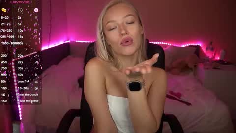 Snapshot of amandaafire chatting on September 24, 6:17 am Amanda online show from September 24, 6:17 am