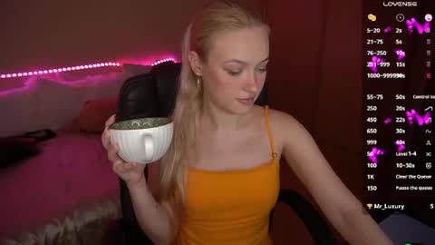 Snapshot of amandaafire chatting on August 5, 8:33 pm Amanda online show from August 5, 8:33 pm