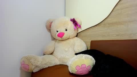 Snapshot of amara_brunet chatting on November 14, 2:27 pm amara_brunet online show from November 14, 2:27 pm