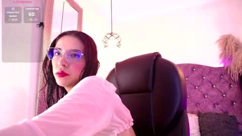 amara_davis1 online show from May 7, 3:56 am
