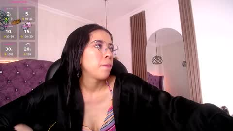 amara_davis1 online show from May 31, 5:15 am