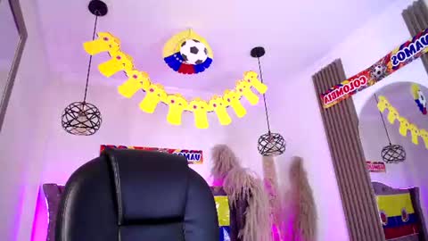 amara_davis1 online show from June 13, 5:27 am