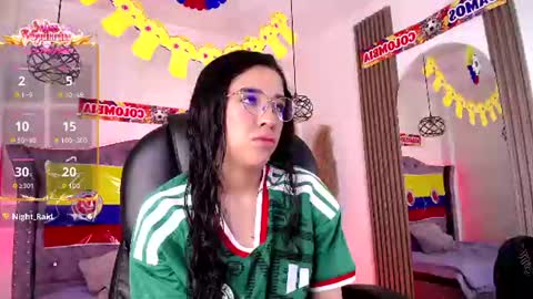 amara_davis1 online show from June 15, 4:58 am