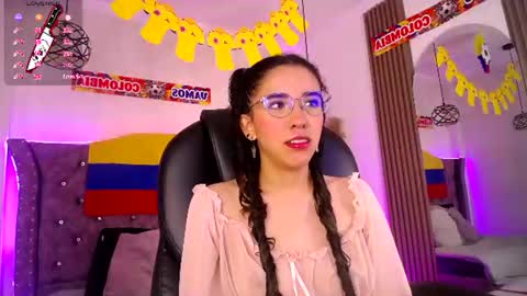 amara_davis1 online show from July 8, 4:50 am