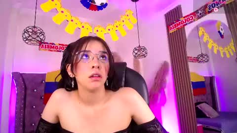 amara_davis1 online show from July 14, 4:50 am