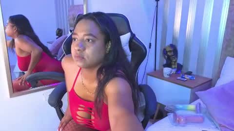 Snapshot of amara_queen_ chatting on May 6, 11:37 am Amara online show from May 6, 11:37 am