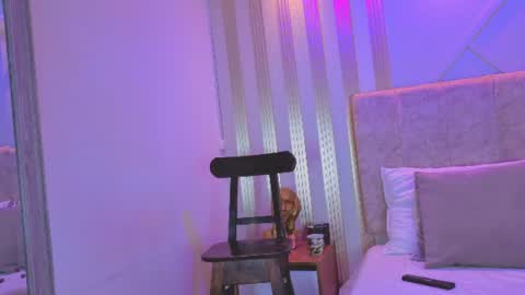 Snapshot of amara_queen_ chatting on July 19, 2:43 pm Amara online show from July 19, 2:43 pm