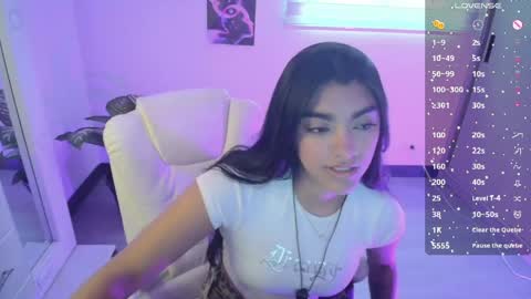 Snapshot of amara_silk chatting on May 24, 6:13 pm amara_silk online show from May 24, 6:13 pm