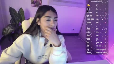 Snapshot of amara_silk chatting on August 5, 12:57 am amara_silk online show from August 5, 12:57 am