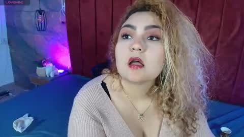 amara_silk_ online show from February 17, 3:47 am