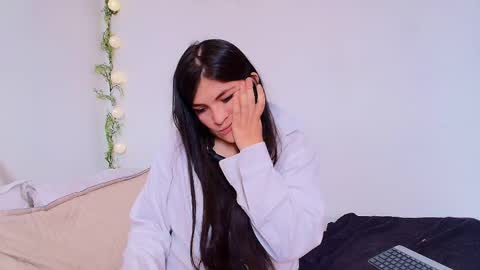 Snapshot of amara_vega chatting on June 3, 2:33 pm Amara Vega online show from June 3, 2:33 pm