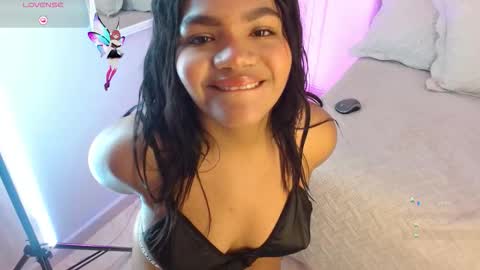 Snapshot of amara_vell chatting on December 4, 2:26 pm Amara 3 online show from December 4, 2:26 pm