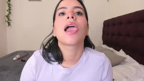 Snapshot of amaraa_01 chatting on December 16, 3:33 am Amaraa 01 online show from December 16, 3:33 am