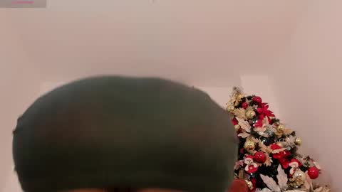 Snapshot of amaraht_ chatting on December 22, 5:23 am Amara online show from December 22, 5:23 am