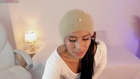 Snapshot of amaraht_ chatting on February 19, 10:42 pm Amara online show from February 19, 10:42 pm