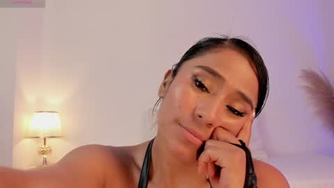 Snapshot of amaraht_ chatting on February 26, 1:32 am Amara online show from February 26, 1:32 am